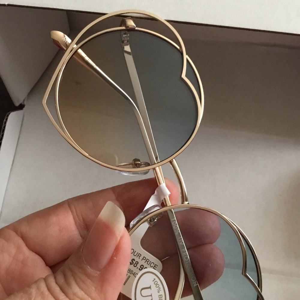 Metal Heart Circle Frame Sunglasses - Picture 7 of 7